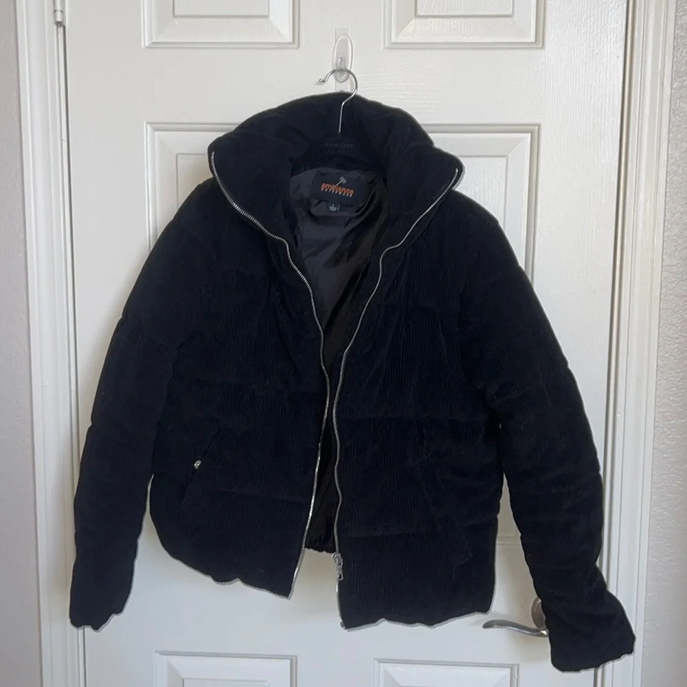 Black puffer jacket - Picture 1 of 3
